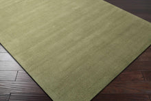 Carregar imagem no visualizador da galeria, Brockton Solid Sage Green Wool Rug
