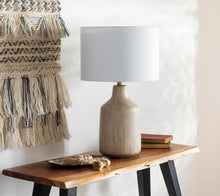 Carregar imagem no visualizador da galeria, Quezon Beige Resin Table Lamp
