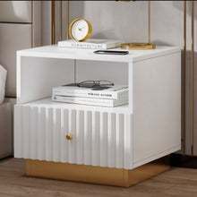 Carregar imagem no visualizador da galeria, Rippled Side Table
