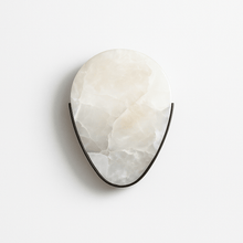 Carregar imagem no visualizador da galeria, Ritu Alabaster Wall Sconce
