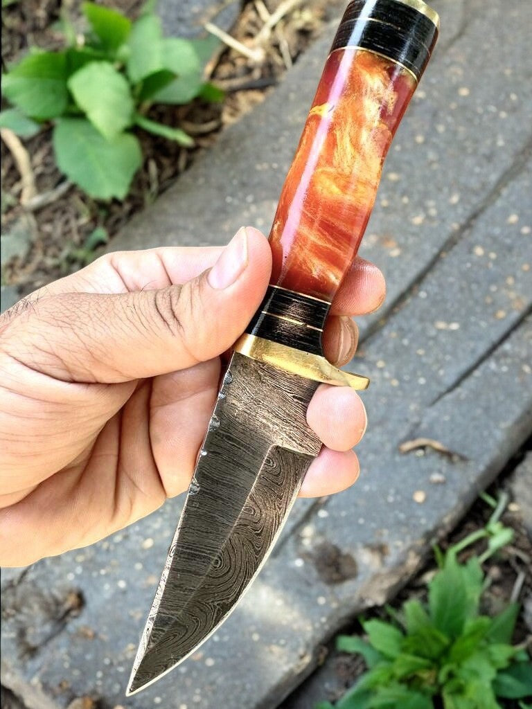 Custom Handmade Damascus Hunting Knife – Epoxy Resin Handle