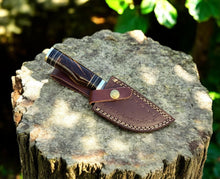 Carregar imagem no visualizador da galeria, Custom Handmade Damascus Hunting Knife with Epoxy Handle
