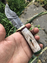 Carregar imagem no visualizador da galeria, Custom Handmade Damascus Hunting Knife – 7.5” with Bone Handle
