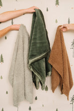 Carregar imagem no visualizador da galeria, Pine Wallpaper by Saranoni
