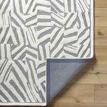 Carregar imagem no visualizador da galeria, Avian Gray Wool Area Rug
