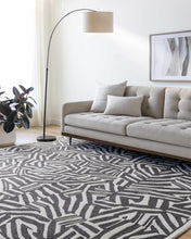 Carregar imagem no visualizador da galeria, Avian Black Wool Area Rug
