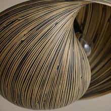 Cargar imagen en el visor de la galería, Seashell Pendant Light
