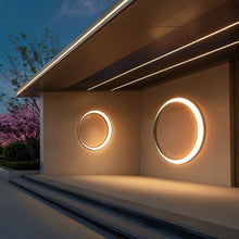 Carregar imagem no visualizador da galeria, Selene Outdoor Wall Lamp
