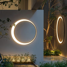 Carregar imagem no visualizador da galeria, Selene Outdoor Wall Lamp
