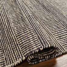 Carregar imagem no visualizador da galeria, Black Elle Area Rug - Clearance
