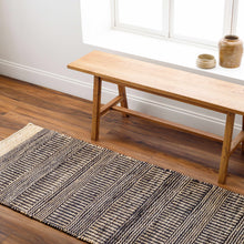 Carregar imagem no visualizador da galeria, Black Elle Area Rug - Clearance

