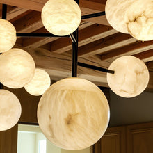 Cargar imagen en el visor de la galería, Sphaira Alabaster Pendant Light
