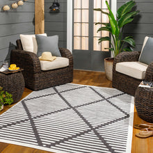Carregar imagem no visualizador da galeria, Anah 3D Black Outdoor Rug

