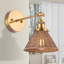 Carregar imagem no visualizador da galeria, Traditional 1-Light Golden Wall Light
