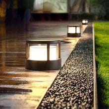 Cargar imagen en el visor de la galería, Vivienne Outdoor Garden Lamp
